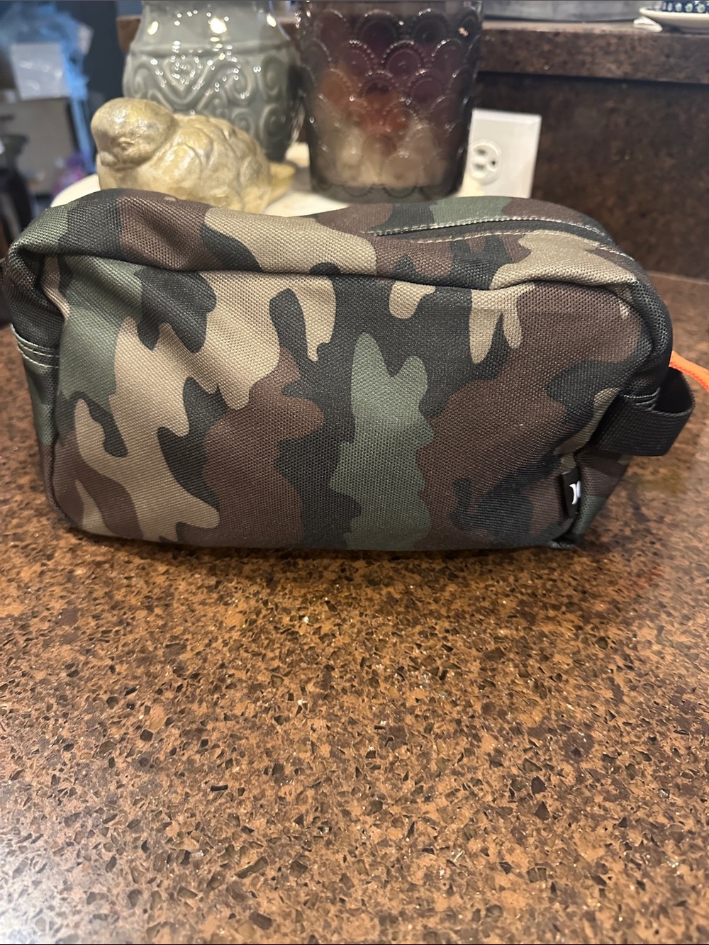Hurley Camouflage Toiletry Bag with Orange Pulls - Picture 2 of 3